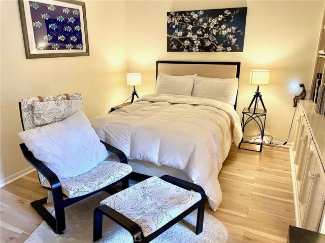 8840 Villa La Jolla Drive 220, La Jolla, CA 92037