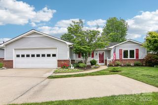 208 Dartcrest Drive, Hendersonville, NC 28792