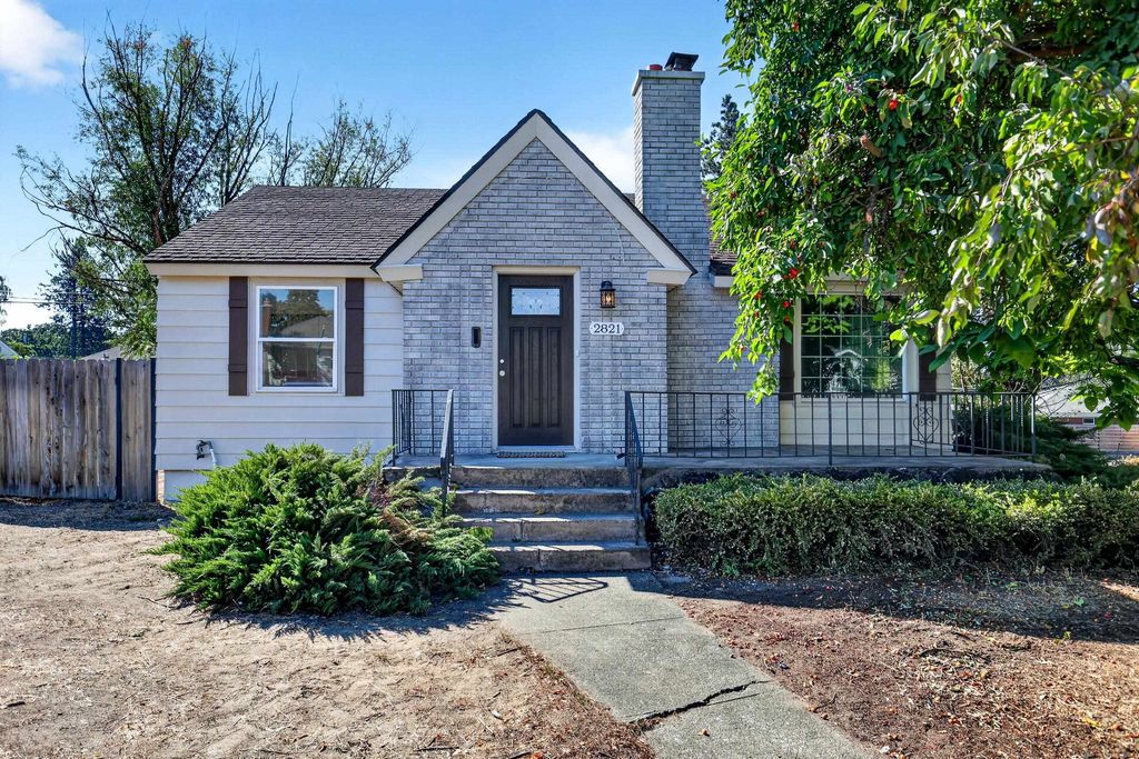 2821 W LONGFELLOW Ave, Spokane, WA 99205 photo 2