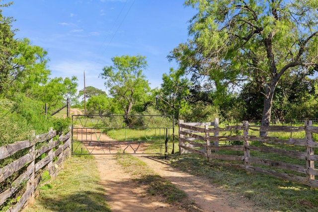 6304 County Road 110, Llano, TX 78643