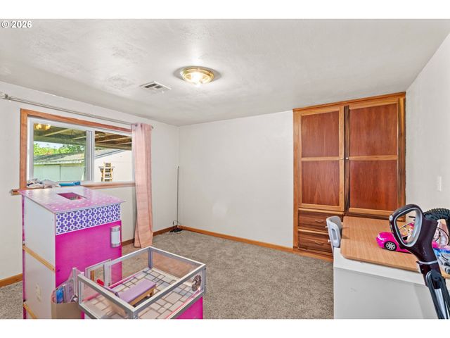 233 HOWARD Ave, Eugene, OR 97404
