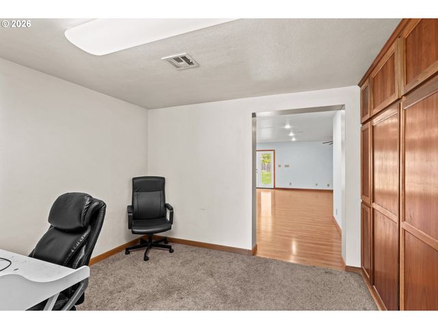 233 HOWARD Ave, Eugene, OR 97404