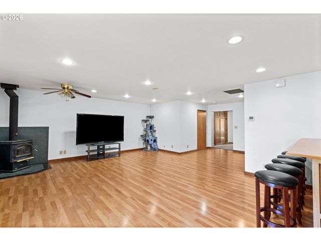 233 HOWARD Ave, Eugene, OR 97404
