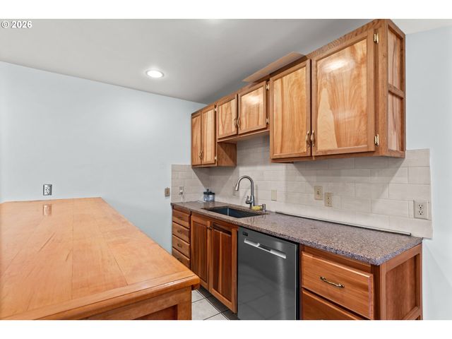 233 HOWARD Ave, Eugene, OR 97404