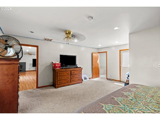 233 HOWARD Ave, Eugene, OR 97404