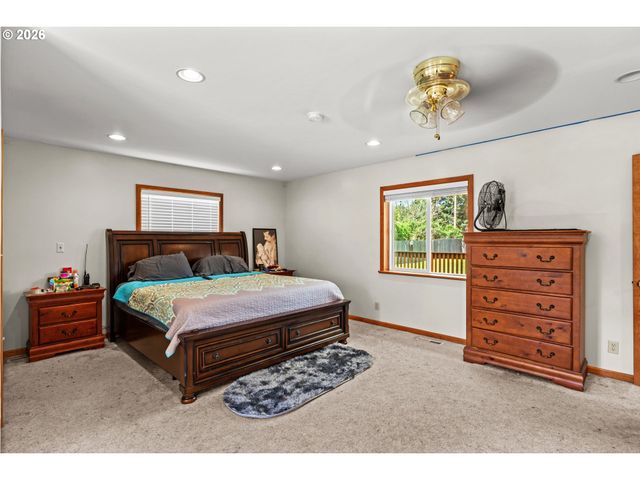 233 HOWARD Ave, Eugene, OR 97404