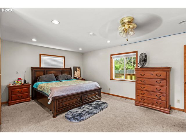 233 HOWARD Ave, Eugene, OR 97404