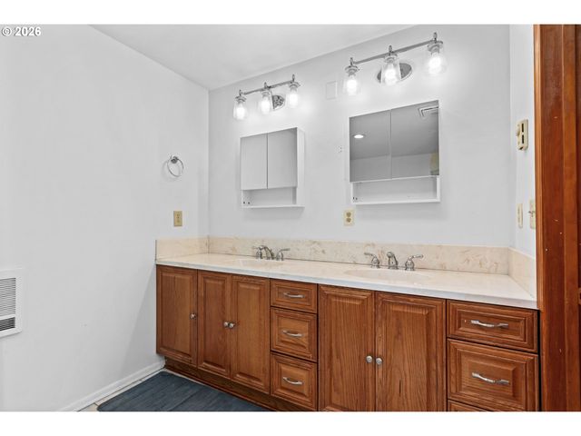 233 HOWARD Ave, Eugene, OR 97404