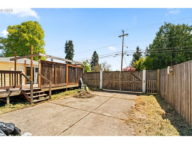 233 HOWARD Ave, Eugene, OR 97404