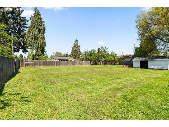233 HOWARD Ave, Eugene, OR 97404