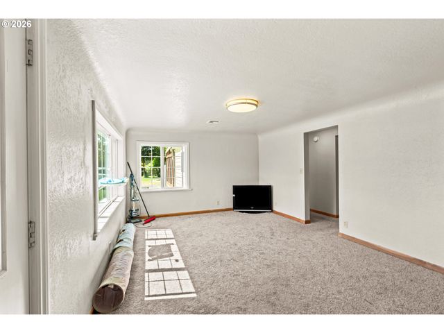 233 HOWARD Ave, Eugene, OR 97404