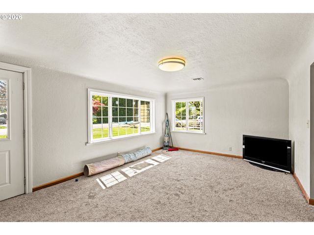 233 HOWARD Ave, Eugene, OR 97404