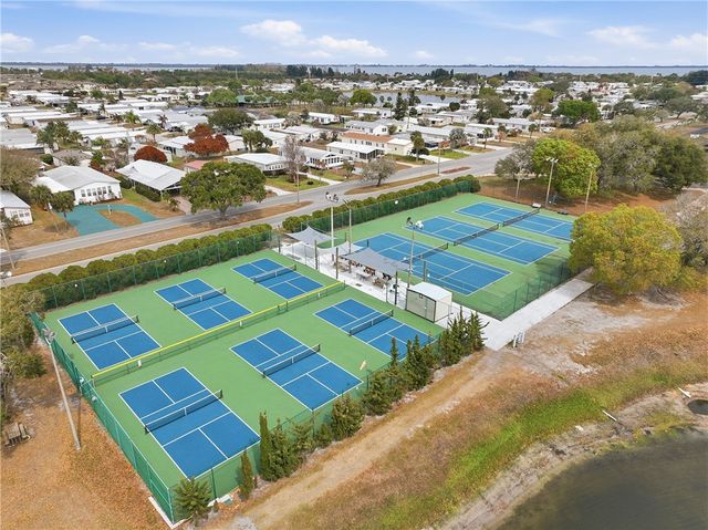 566 Dolphin Circle, Sebastian, FL 32976