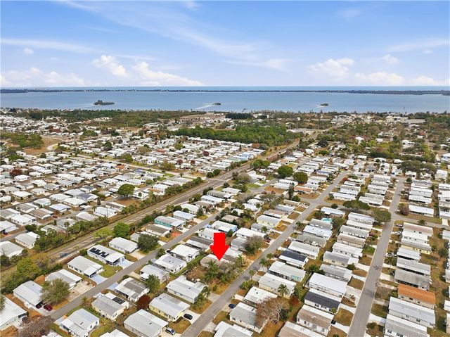 566 Dolphin Circle, Sebastian, FL 32976