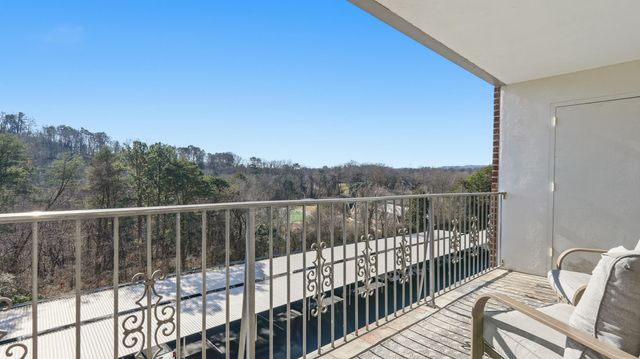 1414 Continental Drive 407+409, Chattanooga, TN 37405