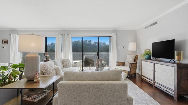 1414 Continental Drive 407+409, Chattanooga, TN 37405