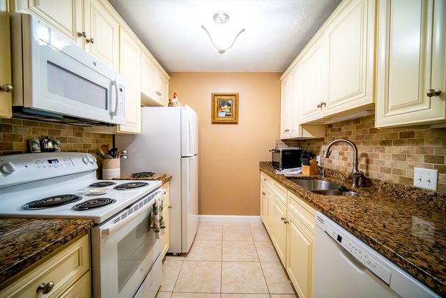 170 Highland St 320D, Taunton, MA 02780