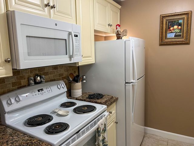 170 Highland St 320D, Taunton, MA 02780