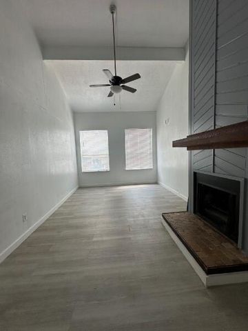 14 Lakeway Street, Conroe, TX 77304