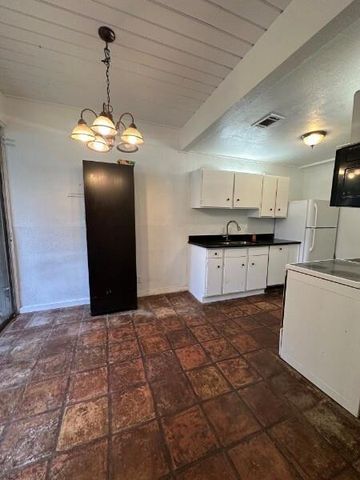 14 Lakeway Street, Conroe, TX 77304