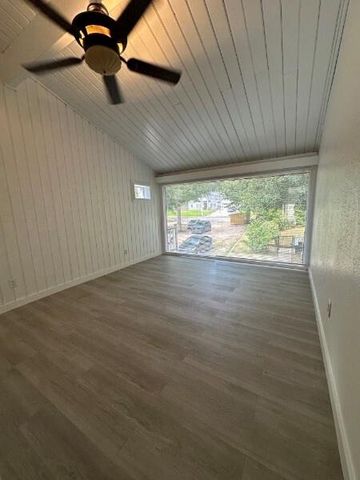 14 Lakeway Street, Conroe, TX 77304
