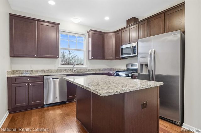 3127 Chambers, Wixom, MI 48393