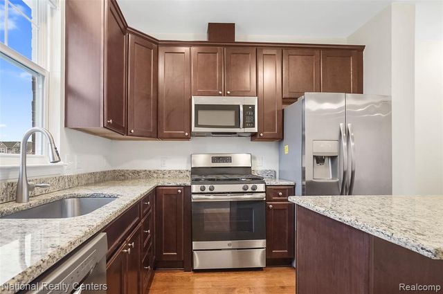 3127 Chambers, Wixom, MI 48393