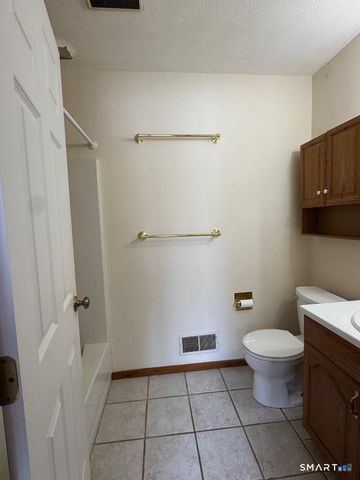 12 Edgehill Court 12, Woodbury, CT 06798