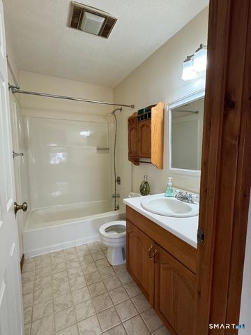 12 Edgehill Court 12, Woodbury, CT 06798