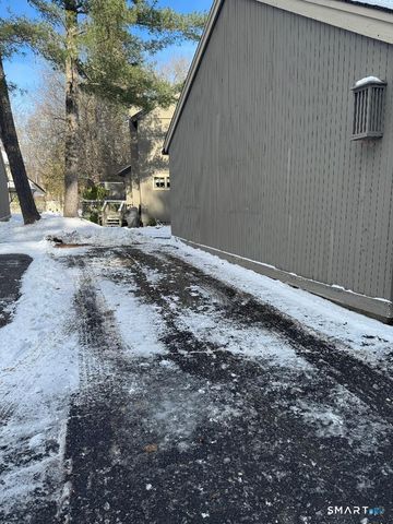 12 Edgehill Court 12, Woodbury, CT 06798