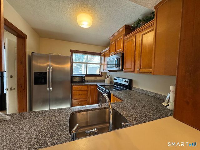 12 Edgehill Court 12, Woodbury, CT 06798