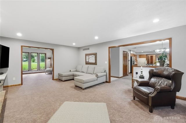 7670 Whispering Oaks Trail, Tipp City, OH 45371