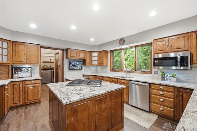 7670 Whispering Oaks Trail, Tipp City, OH 45371