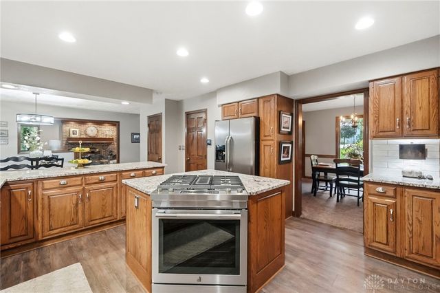 7670 Whispering Oaks Trail, Tipp City, OH 45371
