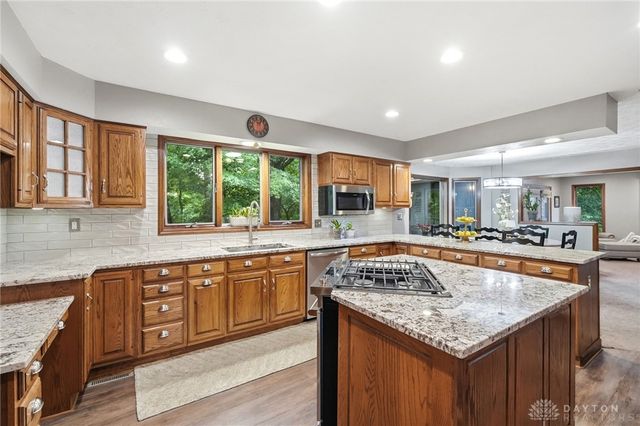 7670 Whispering Oaks Trail, Tipp City, OH 45371