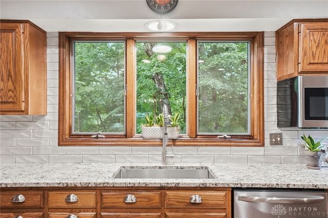 7670 Whispering Oaks Trail, Tipp City, OH 45371