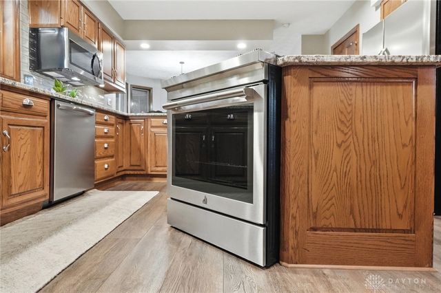 7670 Whispering Oaks Trail, Tipp City, OH 45371