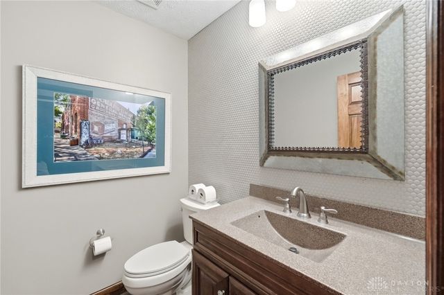 7670 Whispering Oaks Trail, Tipp City, OH 45371