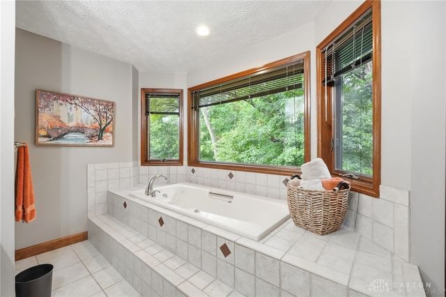 7670 Whispering Oaks Trail, Tipp City, OH 45371