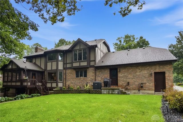 7670 Whispering Oaks Trail, Tipp City, OH 45371