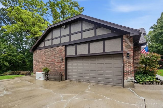 7670 Whispering Oaks Trail, Tipp City, OH 45371