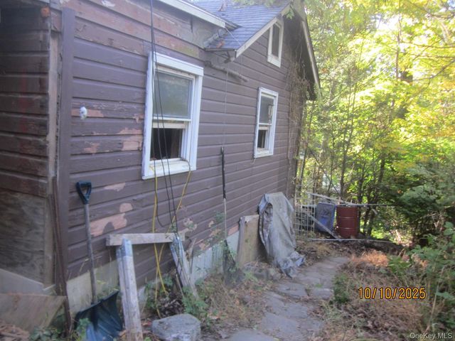 11 Woodland Circle S, Monroe, NY 10950