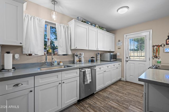 3934 W MYRTLE Avenue, Phoenix, AZ 85051