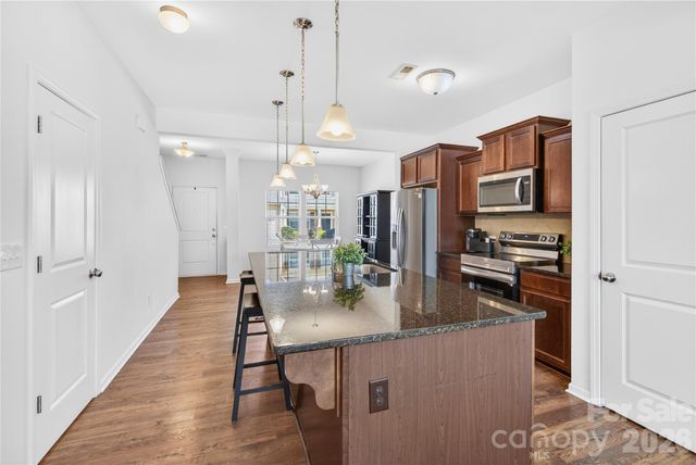 105 Brookshire Lane E, Statesville, NC 28677