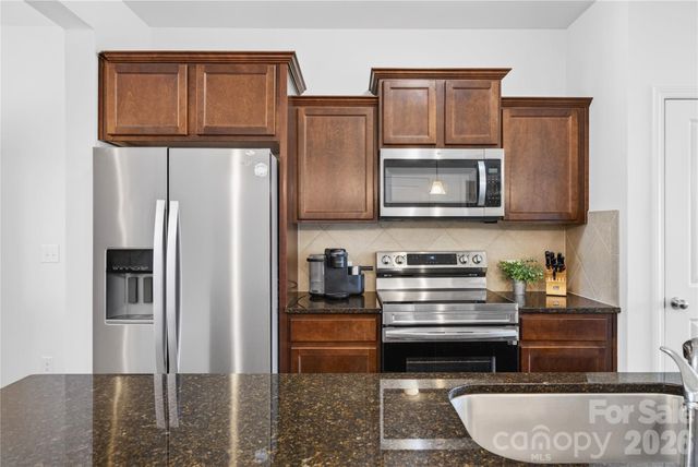 105 Brookshire Lane E, Statesville, NC 28677
