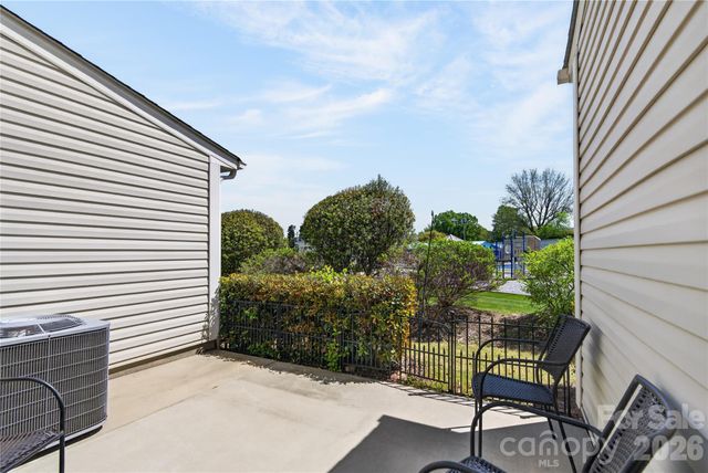105 Brookshire Lane E, Statesville, NC 28677