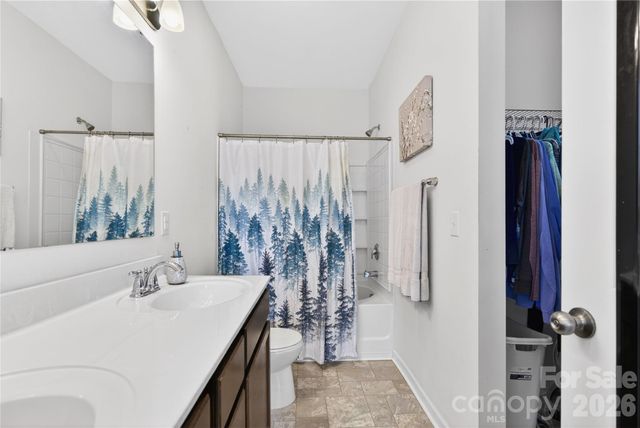 105 Brookshire Lane E, Statesville, NC 28677
