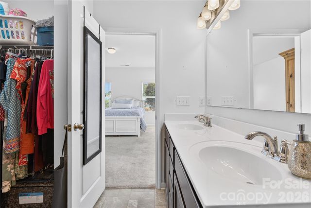 105 Brookshire Lane E, Statesville, NC 28677