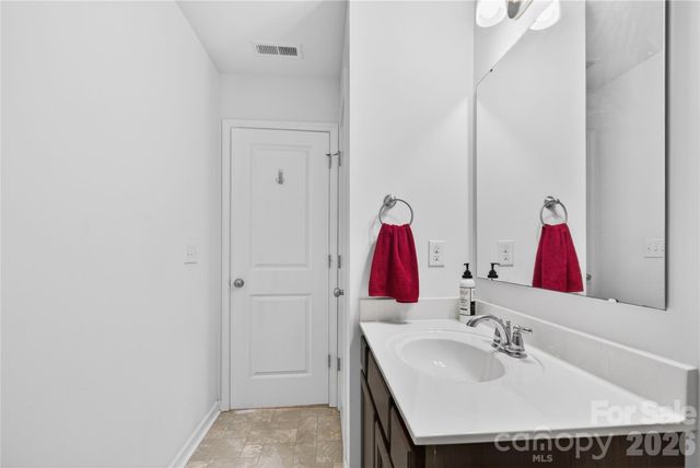 105 Brookshire Lane E, Statesville, NC 28677
