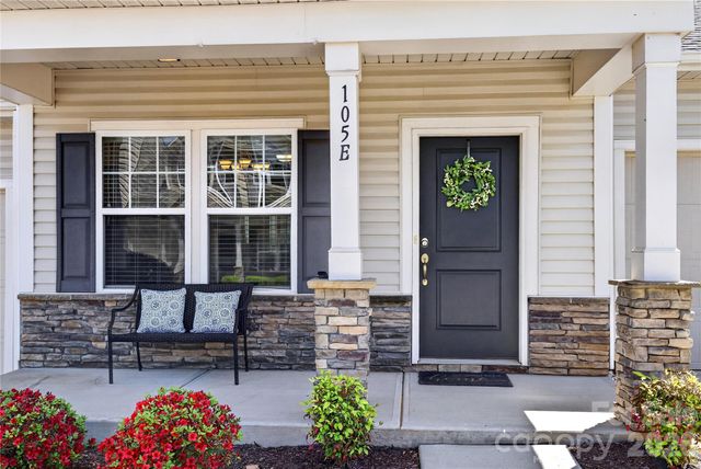105 Brookshire Lane E, Statesville, NC 28677